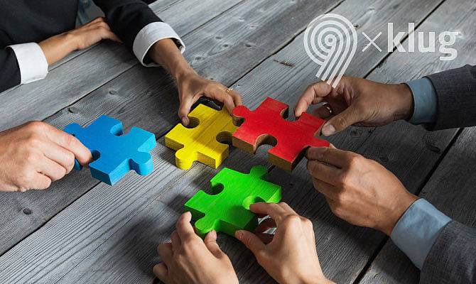 Bild von vier Puzzle Stücken 