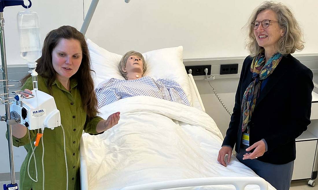 Cornelia Feichtinger und Elisabeth Haslinger-Baumann im Gespräch