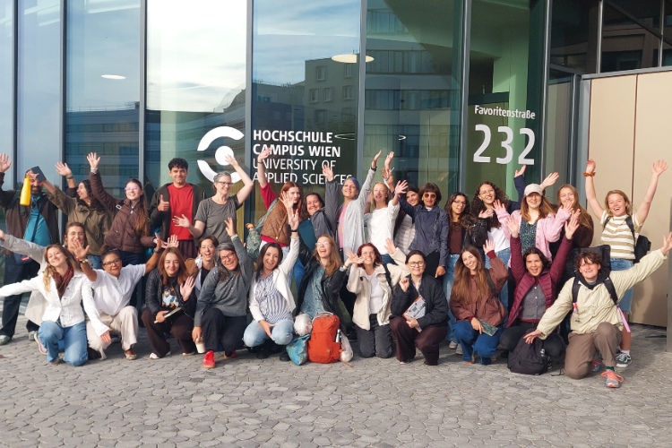 Gruppenfoto junger Menschen